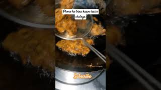 मोबाइल से मन नहीं भरता बल्कि उसमे तो मन घुसा रहता है-aloo pyaj pakode #food #viralshort #foodshorts