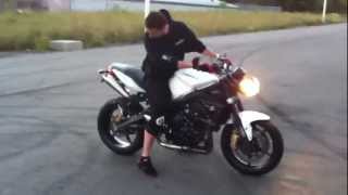 Triumph Street Triple 2012 burnout