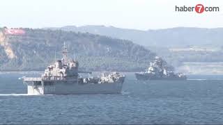 TCG Sarucabey проходит мимо "Сметливого"