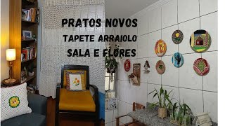 REDECORANDO PAREDE DE PRATOS  QUADRO EM  ARRAIOLO SALA E FLORES