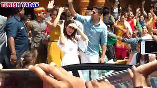 Akshay Kumar Jacqueline Fernendiz housefull 3 team having lunch in ahmedabad HD