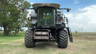 Gleaner R65 Combine