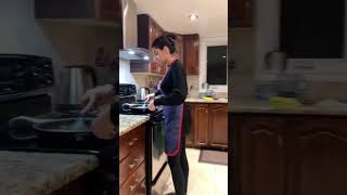 Portuguese Wife in the Kitchen 🤣