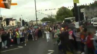 BBC News - Jedward carry Olympic torch in Dublin 6.06.2012