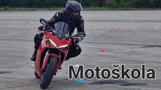 Motoškola s Veronikou #53 na Ducati Supersport