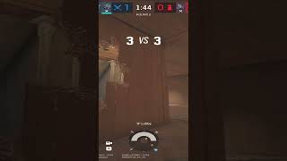 HOW IS THIS EVEN POSSIBLE. 😭 #gaming #rainbowsixsiegememess #help #funny #r6sfunny #rainbowsixsiege