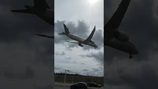 787 Spectacular Close up arrival into #manchesterairport #aviation #cool #airlines