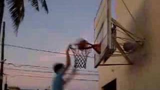 1 Handed Dunk!