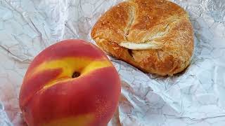 Breakfast break 🥐 🍳 🍑 at The Fresh Market Vero Beach. Not pictured: 🍎 🍎. (🗣️ spent less than $6)