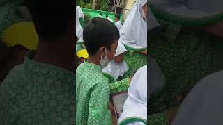 penuh banget nih lapak jajanan anak