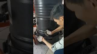 How to use barrel clamp in drum lifter cum tilter?---Lijian Pusi of Guangdong NEUNE