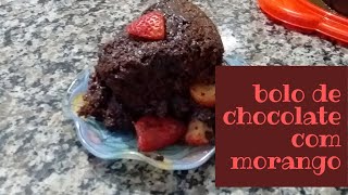 COMO FAZER BOLO DE CHOCOLATE COM MORANGO RÁPIDO E DELICIOSO