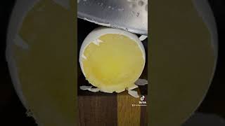 😱Frozen 🥚 #schmackofatzo #shorts #food #frozen #egg #cut #asmr