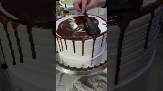 Cake decorating Chocolate Cake #cake #bettyscakecreations #subscribe #cakeideas #foryou #chocolate