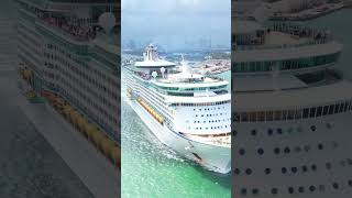 Explorer of the Seas cruise ship / Panoramic view