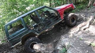 XJ on Boggers vs JK on 37s Rock Crawling