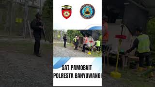 Anggota Satpamobvit Polresta Banyuwangi melaksanakan pengamanan Obvitnas PT BSI