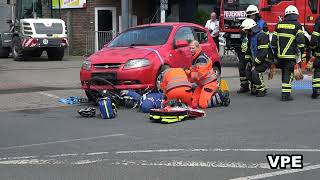 Feuerwehr Emsdetten Teil 1 -  Radfahrer unter PKW eingeklemmt.