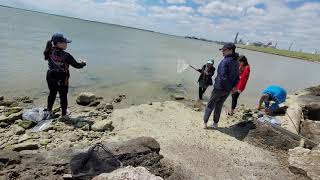 Crabbing at Texas City with ate Rose and friends/ blue crabs 😃😃😃