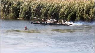 Motorized riflemen on BMP-3 infantry fighting vehicles learn to overcome water bodies