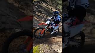 KTM SX 125 2016 piaskowy podjazd