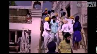 Sword fight at India's Golden Temple on raid anniversary