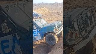 УАЗ 469 на военных мостах и 33их саварях 500 в вертикальный подъем #offroad #джиперы #4x4 #uaz