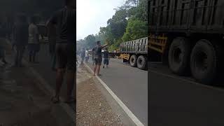 #shorts  TRUCK TERGULING, JALUR GENTONG MACET KAB TASIKMALAYA