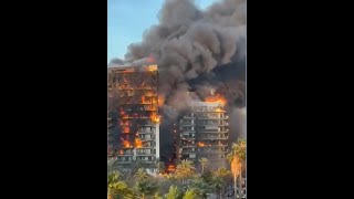 Impresionantes imágenes del incendio que devoró edificio residencial en España