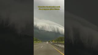 Lagi Viral , Tsunami Di Tol ? Selalu Berhati hati berkendaraan saat musim hujan tiba ya sobat !