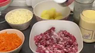 МЯСНЫЕ ЛЕПЁШКИ ПОД СЫРНОЙ  ШУБОЙ.