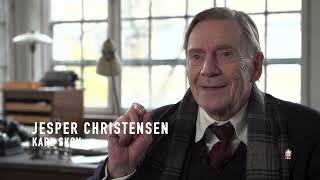 Jesper Christensen i Bag om DE FORBANDEDE ÅR 2 - Se filmene hjemme