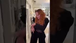 Бабуля опоздала с трендом 😂 #знаменитости #звезды #madonna