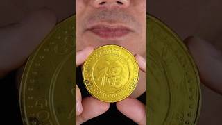 A big super giant gold coin Ama eating #satisfying #coin #shorts