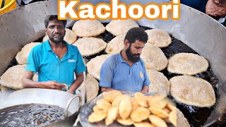 This Man Making Very Khasta Moong Daal Kachoori in Pakistan !! Street Food Pakistan