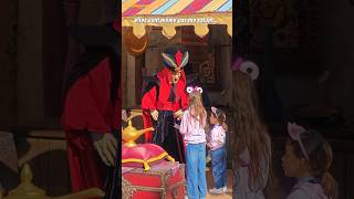 #jafar passe une #mauvaise journée avec des #guest à #disneylandparis ! #humour #humor #badday