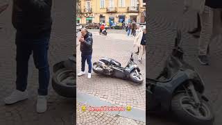 Dammi il telefono 😂 #short #funnyvideo #comedy #risate #jajaja #comedia #videodivertenti #vídeoviral