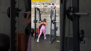 Lower Body Workout on the Smith Machine 🍑🔥 - 🏋️ #fitness #workout #weightloss