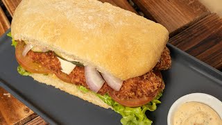 Sandwich Milanesa de Pollo. | Te enseñamos cómo hacer tu encurtido de cebolla y pepillos.