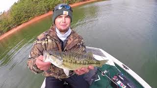 Lake Chatuge.30 degrees, Snow, and 30 MPH Wind.  BIG FISH at the BOAT RAMP with FOUR MINUTES TO GO!