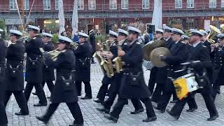 Das Marinemusikkorps Wilhelmshaven am 30.10.2024 - Ausmarsch mit dem "Erzherzog-Albrecht-Marsch"