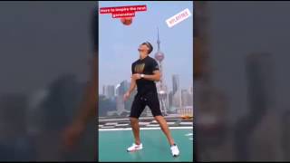 CRITIANO HACE FREETYLE EN CHINA