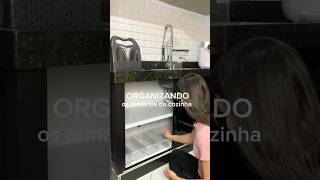 organizando os armários da cozinha 🫶🏻 #shortvideo #asmr #faxina #limpeza #armários