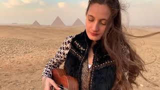 Ukulele in Egypt - Taimane