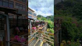 山谷吊橋溪口畔  絕美景觀秘境早午餐  The brunch with a stunning view by a valley stream with a suspension bridge.