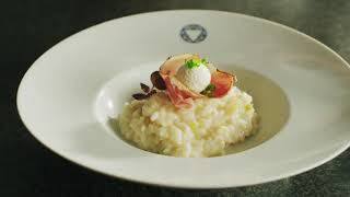 Südtirols Lieblingsrezept: Apfel-Risotto mit Ziegenfrischkäsebällchen im Speckmantel