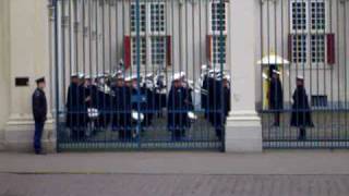 Marinierskapel en Tamboers & Pijpers Korps Mariniers Geloofsbrieven Paleis Noordeinde 10-03-2004