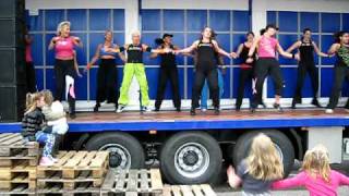 MARLON CONNOR ZUMBATEAM EN LEDEN IN HOOGKERKZUMBA HOOGKERK5.AVI