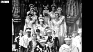 Queen's coronation dress displayed