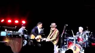 Elvis Costello & Russell Crowe - "Folsom Prison Blues", 23-05-2012